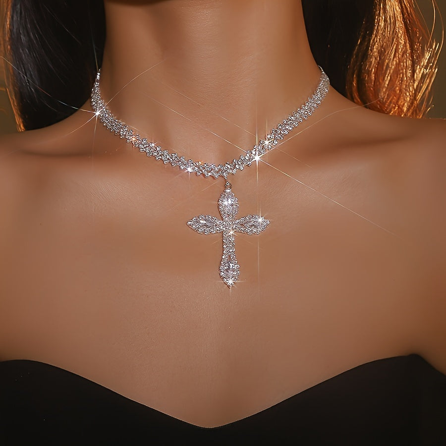 Luxury Cross Pendant Necklace – Silver Sparkle