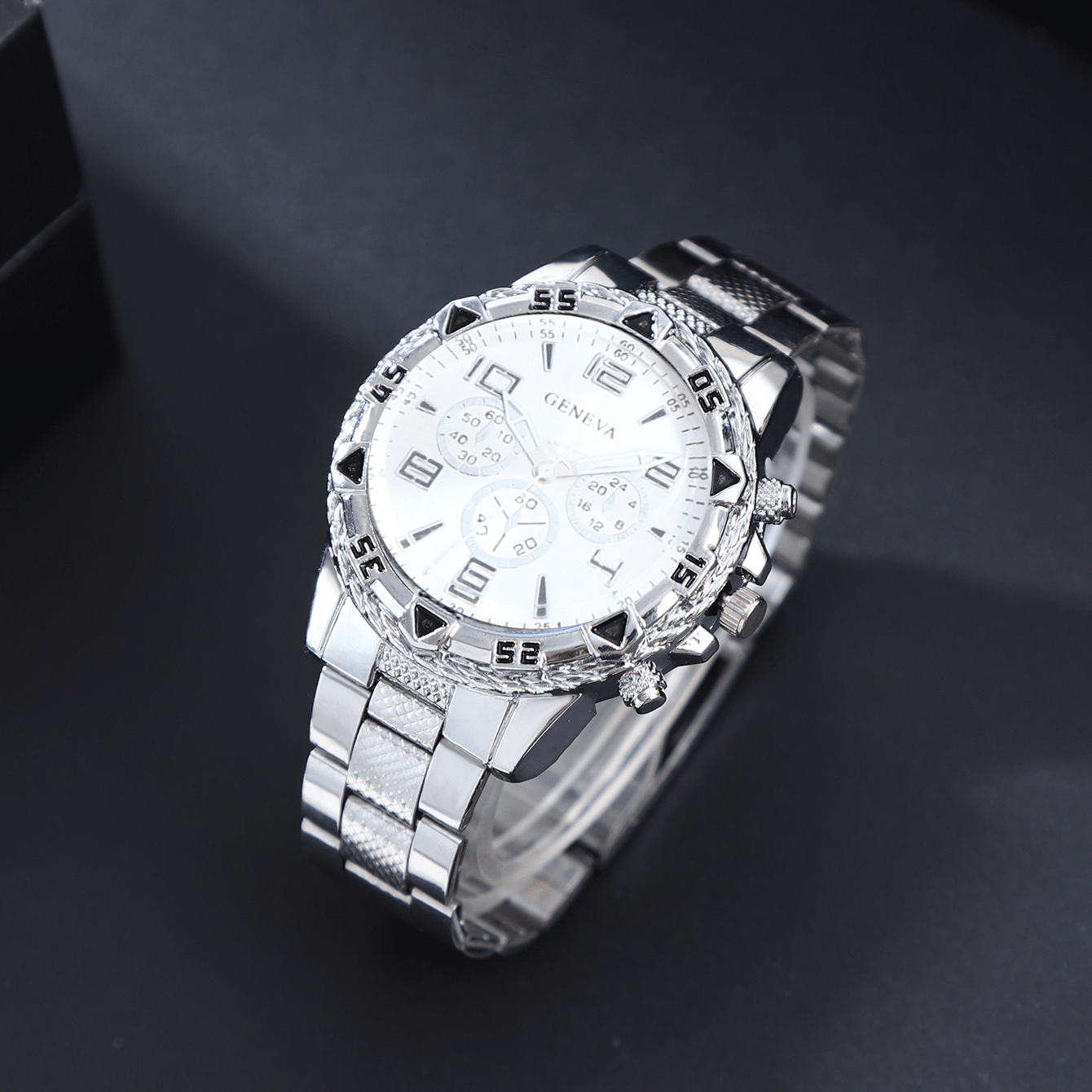 Minimalist Quartz Watch – Silver Steel