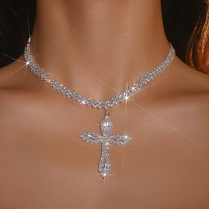 Luxury Cross Pendant Necklace – Silver Sparkle
