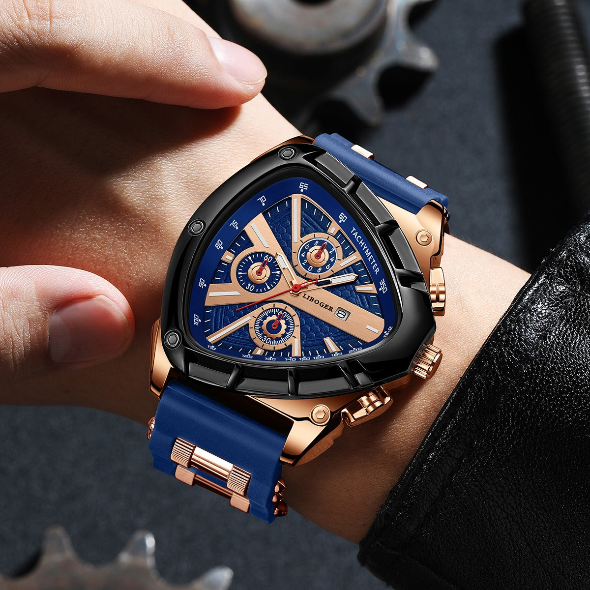 Luxury Men'S Quartz Watch with Triangle Dial